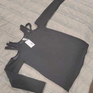 Cute cold shoulder 7th Ray shirt